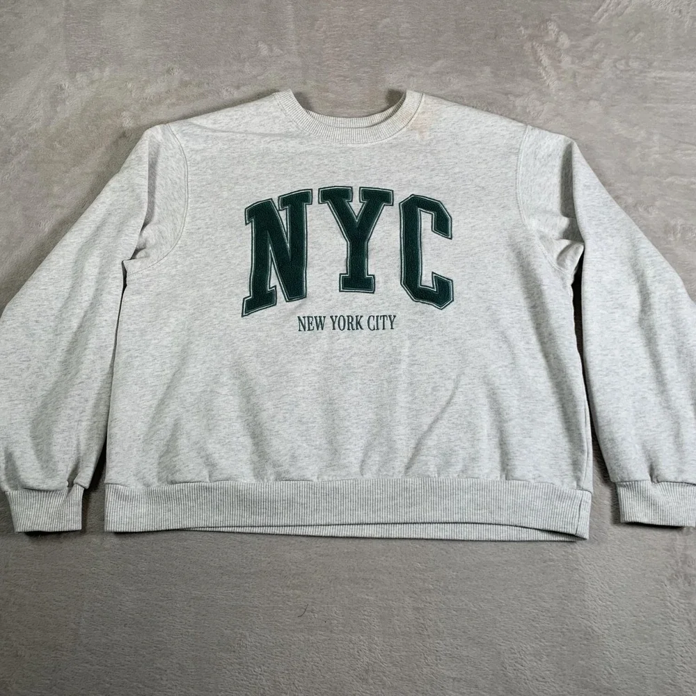 Hollister Sweatshirt Mens Medium NYC New York City Chenille Applique Crewneck - Picture 1 of 11